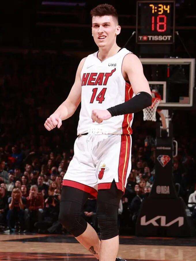 毕竟肩膀对 毕竟肩膀对