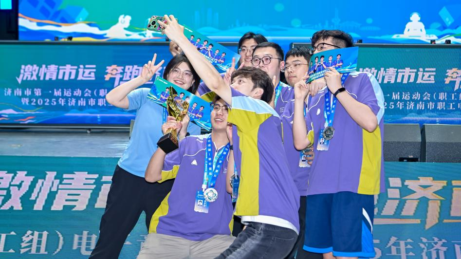 随着比赛的 随着比赛的